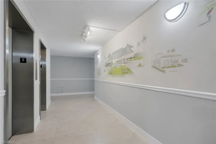 5  Bluebill  AVE, Naples, FL 34108