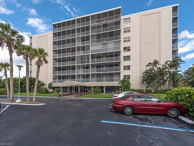 5  Bluebill  AVE, Naples, FL 34108