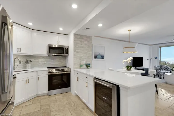 5  Bluebill  AVE, Naples, FL 34108