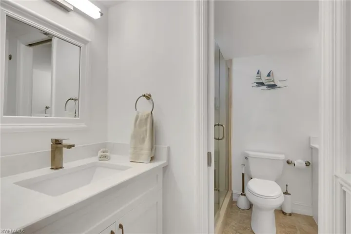 5  Bluebill  AVE, Naples, FL 34108