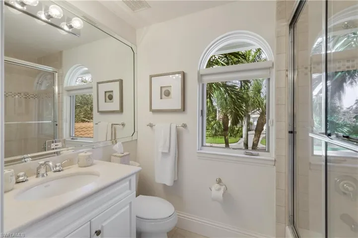 Upstairs full bath