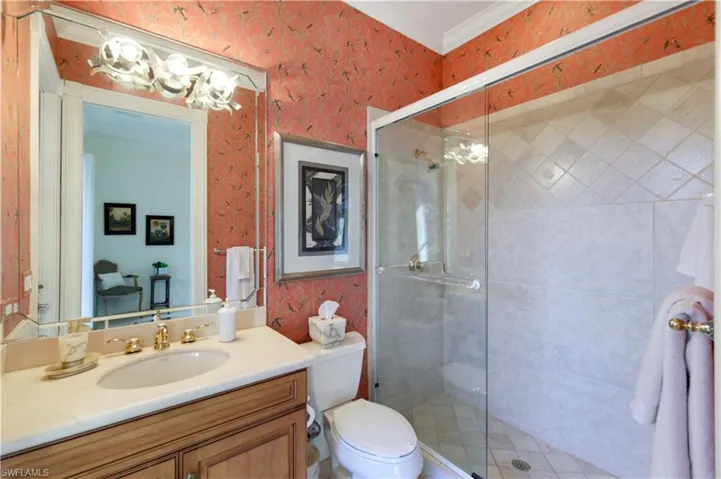 2nd guest bedroom bath doubles as pool bath