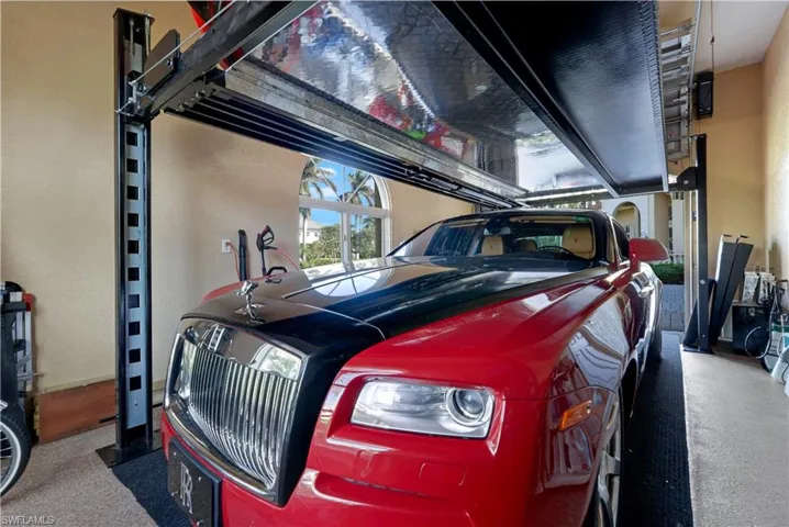 Single car with car lift for 2!