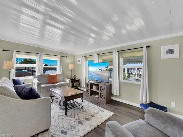 37 Channel Ln, Fort Myers, Florida 33905