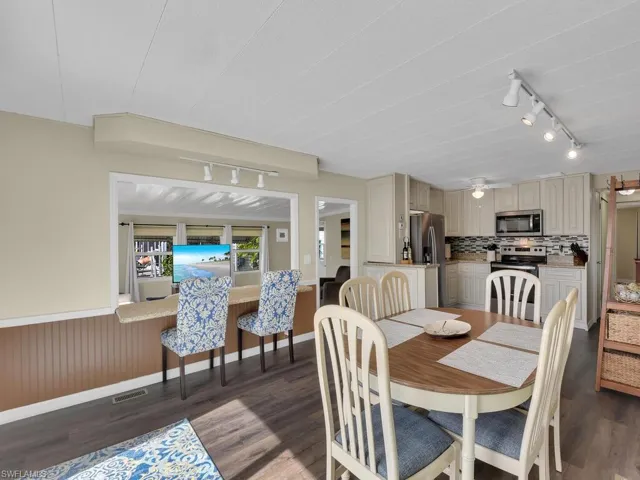 37 Channel Ln, Fort Myers, Florida 33905