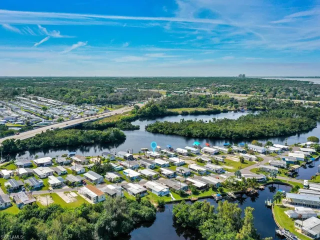 37 Channel Ln, Fort Myers, Florida 33905