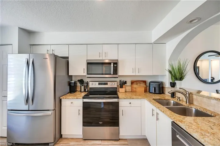 6650 Huntington Lakes Cir 102, Naples, Florida 34119