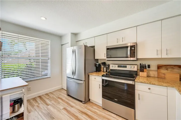 6650 Huntington Lakes Cir 102, Naples, Florida 34119