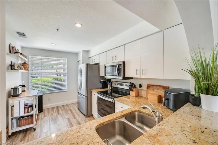6650 Huntington Lakes Cir 102, Naples, Florida 34119