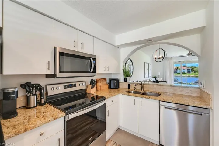 6650 Huntington Lakes Cir 102, Naples, Florida 34119