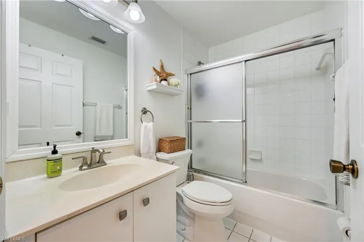 6650 Huntington Lakes Cir 102, Naples, Florida 34119