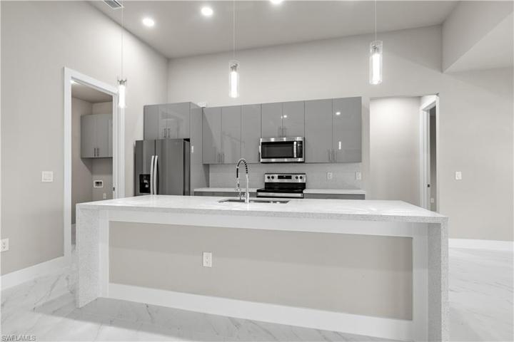 1701 NW 9th TER, CAPE CORAL FL 33993