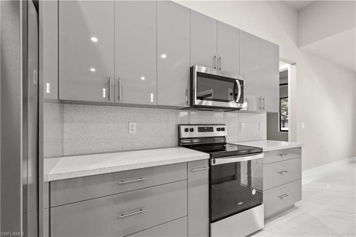 1701 NW 9th TER, CAPE CORAL FL 33993