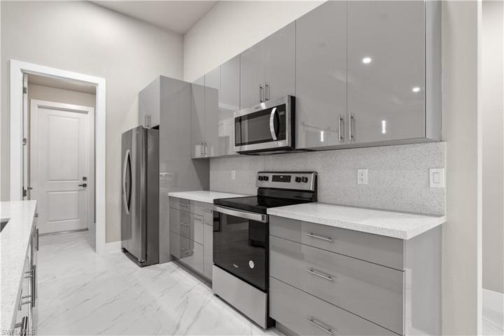 1701 NW 9th TER, CAPE CORAL FL 33993