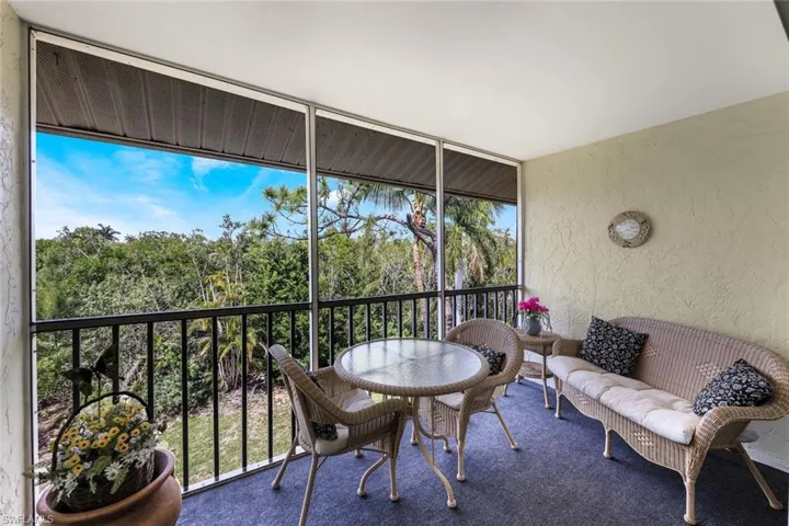 ENJOY NATURE FROM YOUR PRIVATE LANAI