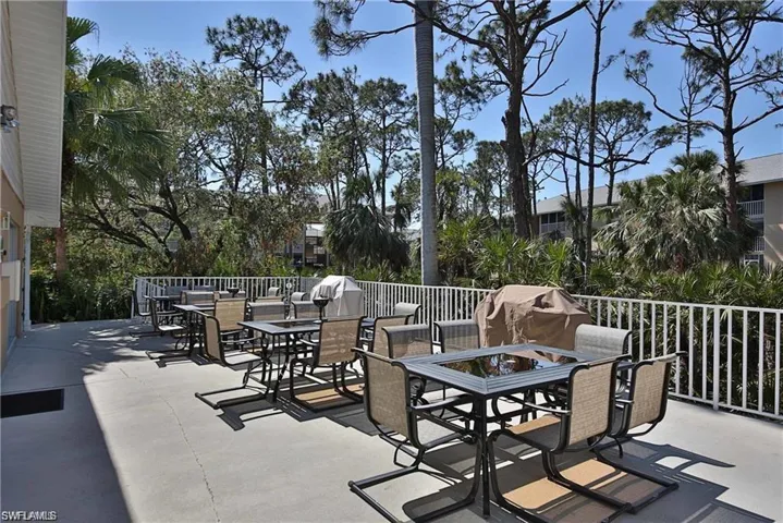 CLUB HOUSE PATIO