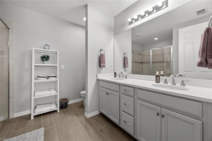14791  Edgewater  CIR, Naples, FL 34114