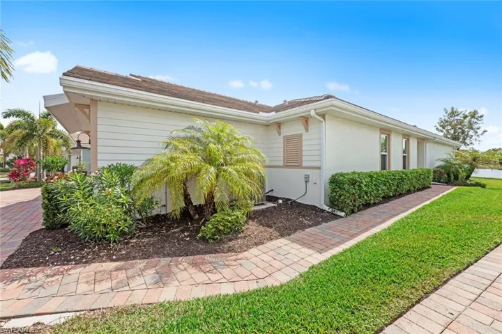 14791  Edgewater  CIR, Naples, FL 34114