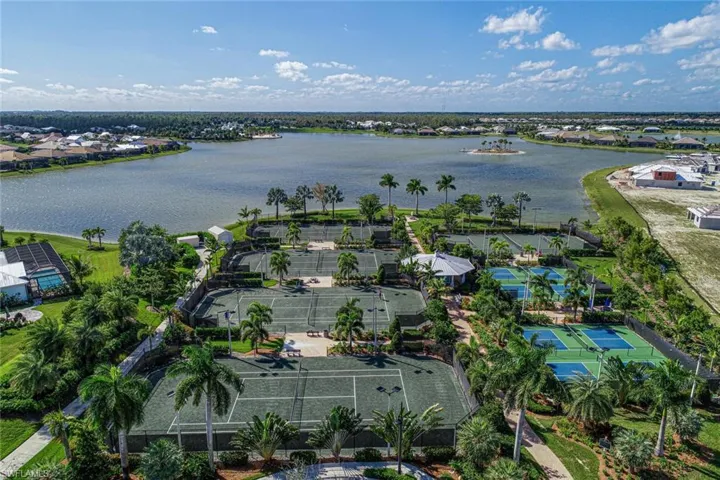 14791  Edgewater  CIR, Naples, FL 34114