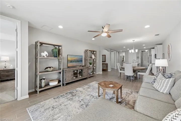 14791  Edgewater  CIR, Naples, FL 34114