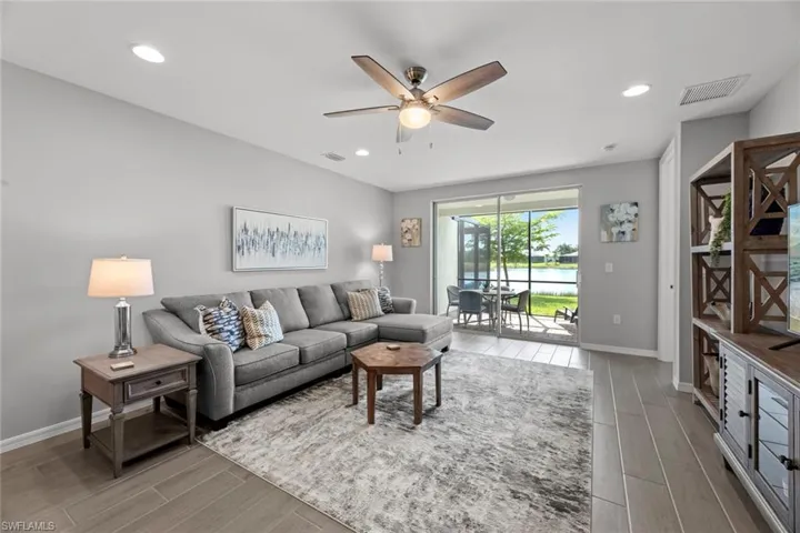 14791  Edgewater  CIR, Naples, FL 34114
