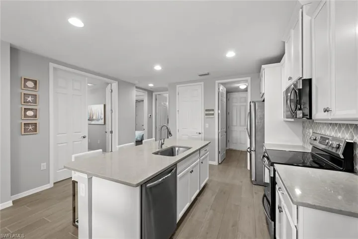 14791  Edgewater  CIR, Naples, FL 34114