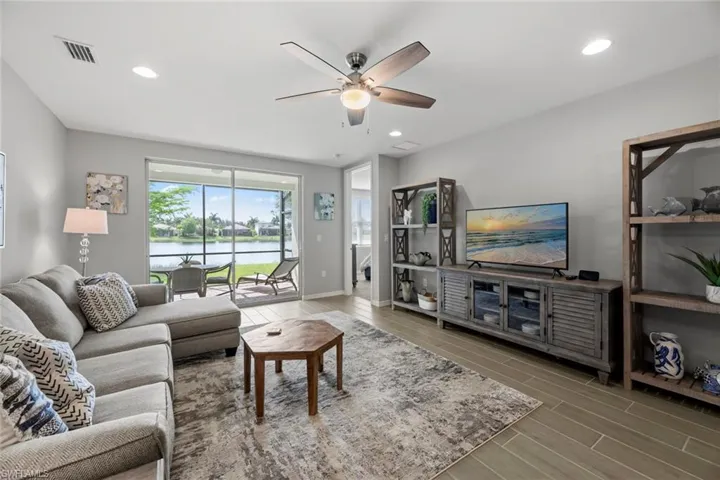 14791  Edgewater  CIR, Naples, FL 34114