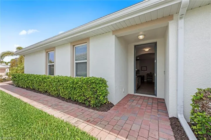 14791  Edgewater  CIR, Naples, FL 34114