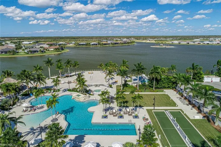 14791  Edgewater  CIR, Naples, FL 34114