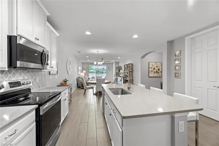 14791  Edgewater  CIR, Naples, FL 34114