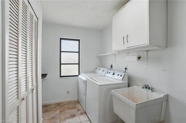 5325 Colonade Ct, Cape Coral Fl 33904