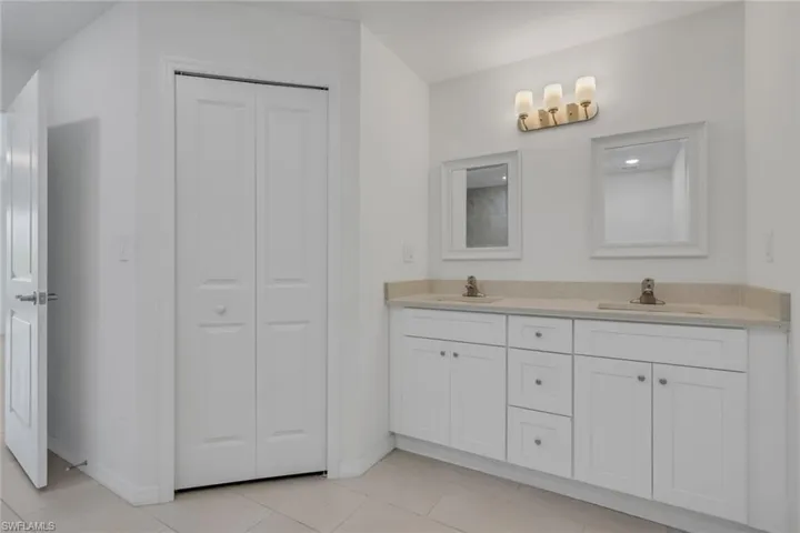 2619 Ne 4th Ave, Cape Coral, Florida 33909