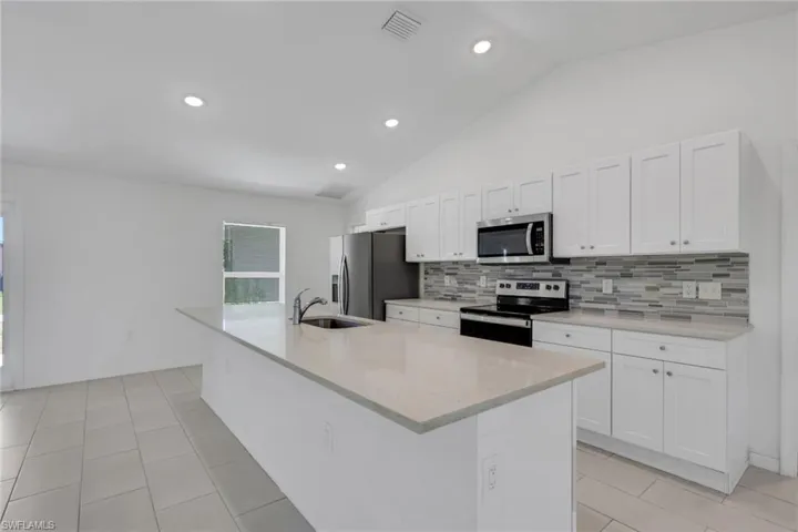 2619 Ne 4th Ave, Cape Coral, Florida 33909