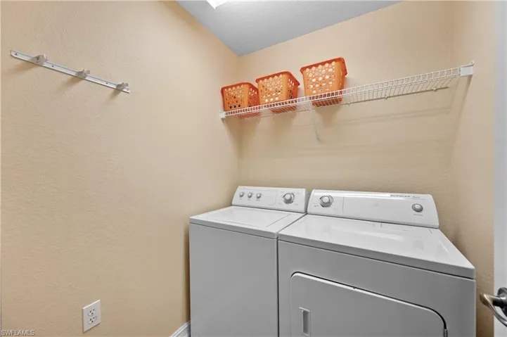 6815  Ascot  DR, Naples, FL 34113