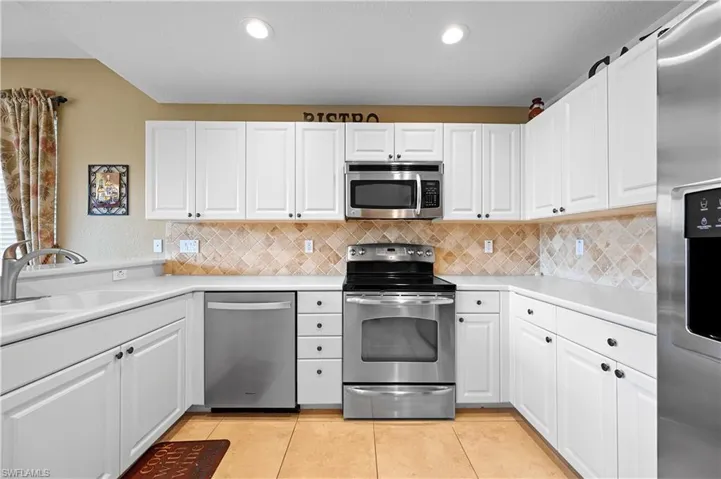 6815  Ascot  DR, Naples, FL 34113