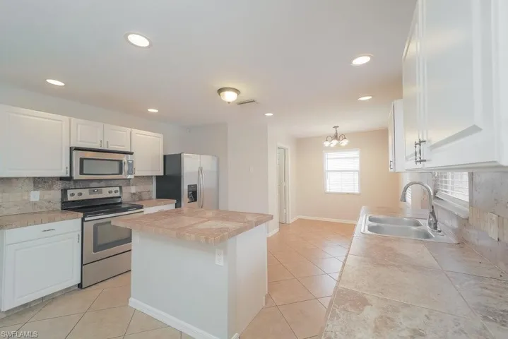 1413 Sw 11th Pl, Cape Coral, Florida 33991