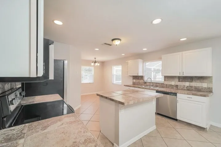 1413 Sw 11th Pl, Cape Coral, Florida 33991