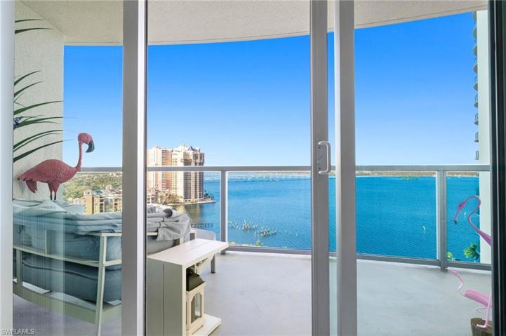 Welcome to Luxury Waterfront Living!