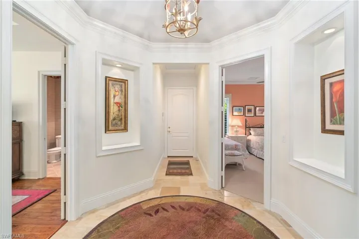 Circular hallway to guest bedrooms with en-suite