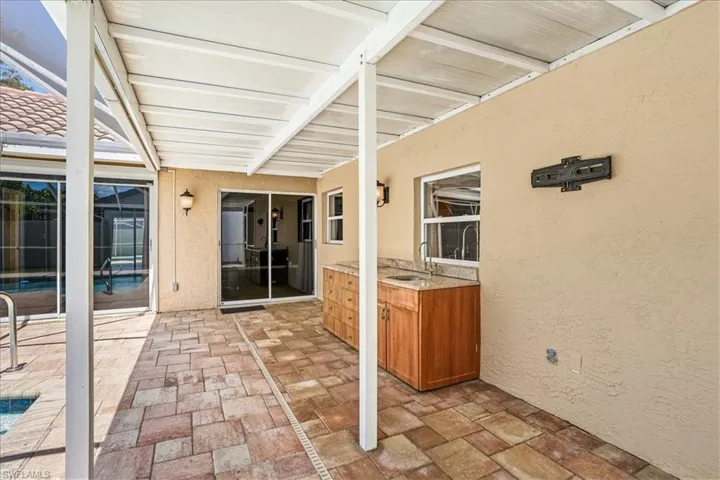1268 Jardin Dr, Naples, Florida 34104