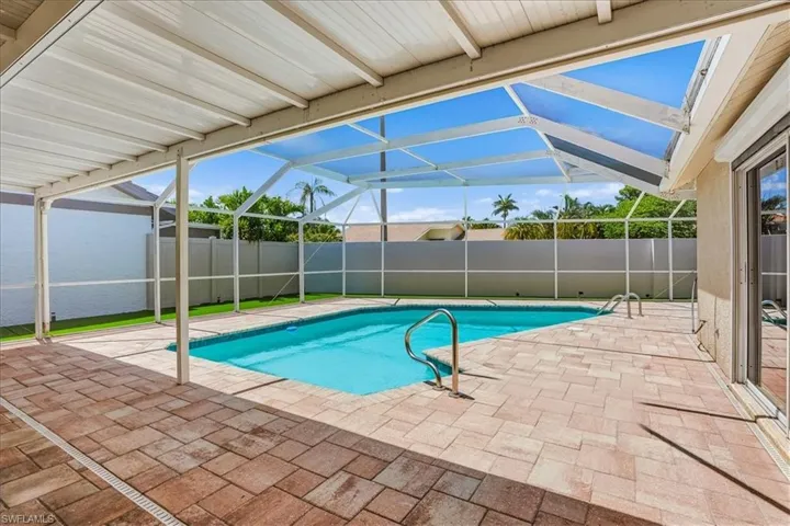 1268 Jardin Dr, Naples, Florida 34104