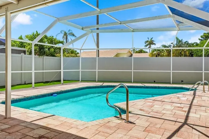 1268 Jardin Dr, Naples, Florida 34104