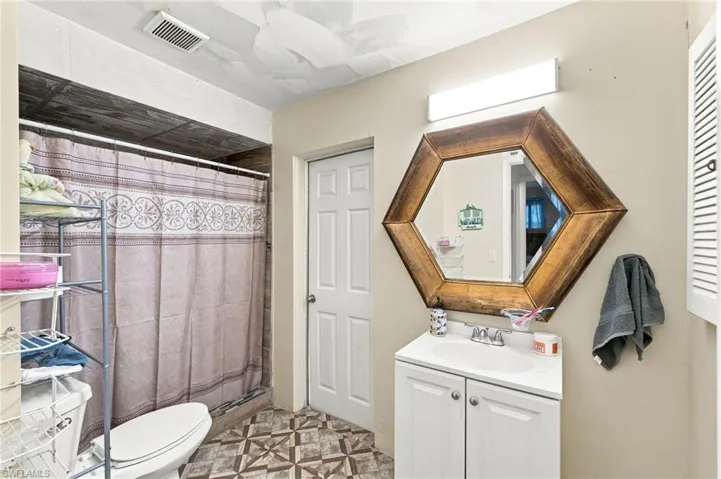 1631 Country Club Pkwy, Lehigh Acres, Florida 33936