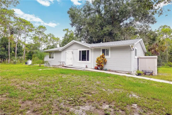 View of front of home featuring a front yard