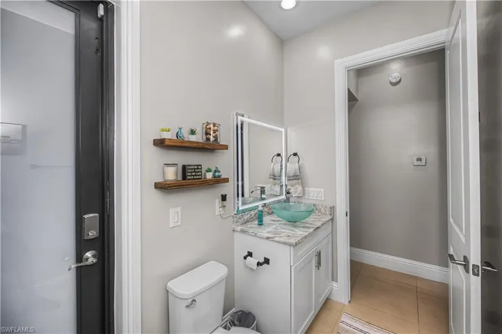 Guest bath has door that leads to pool-no wet swimmers traipsing through the house!