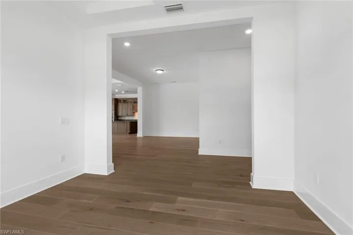 Den/Flex Room