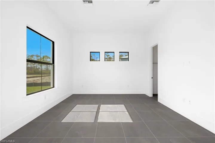 302 sf Private Casita with Walk-in Closet and Private Bathroom