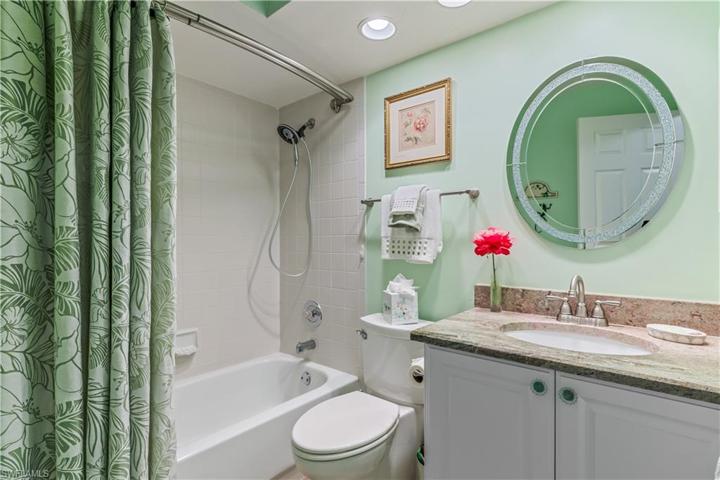 887 Gulf Pavilion DR # 204, NAPLES FL 34108