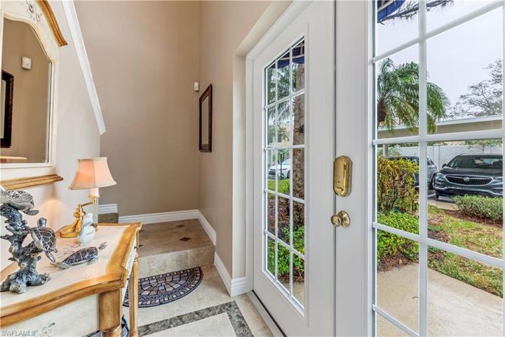 887 Gulf Pavilion DR # 204, NAPLES FL 34108