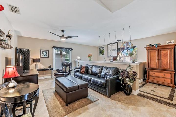887 Gulf Pavilion DR # 204, NAPLES FL 34108